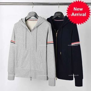 8S59 Mens Hoodies Sweatshirts TB Trendy Brand Red White Blue Woven Cove Cortile Coat Top Trend Casual and Bekväm ren bomullströja