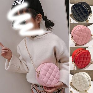 Modedesigner barn baby handväska ungdomsflickor prinsessan casual klassiska bokstäver kedja axelväska godis handväskor pursar mini tote crossbody messenger runda väskor