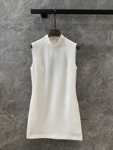 The new standing collar dress for spring and summer is too charming