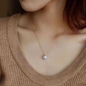 Small Light Bulb Necklace Female Full Round Strong Light Bull Head Four Claw Pearl Versatile and Luxury Style New 2023