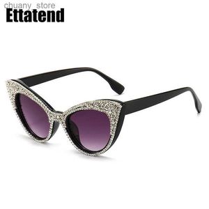 Solglasögon Fashion Designer Cat Eye Solglasögon Kvinnor Luxury Rhinestone Sun Glasses Glitter Diamond Gereglasses Brand Shades for Female UV400 Y240416