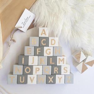 装飾的な置物木材文字番号ブロック装飾diy alphabet craft for wedding baby dusaing toy born keepsakeギフトpo撮影