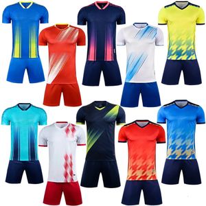 2024 Maglie da calcio per bambini Set di abiti da calcio da uomo Sopravvissuti alle uniformi da calcio da calcio femminile Calce di allenamento da calcio 240416