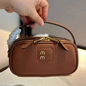 Kamera Çanta Omuz Crossbody Bag Tasarımcı Tote Çanta Cowhide Gerçek Deri Metal Donanım Aksesuarları Düz ​​Çıkarılabilir Kayış Çift fermuar Açılış