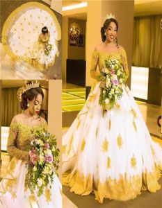 الدانتيل بالخرز بالإضافة إلى الحجم فساتين الزفاف الأفريقية قبالة الكتف من الذهب اللباس ثوب الزفاف مع الأكمام الطويلة الشفافة brid7019658