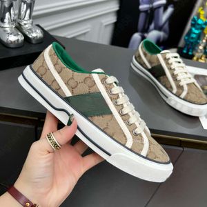 Designer 1977 series casual shoes skateboard shoes canvas retro embroidered rubber soles red and green stripes outdoor running flat sneakers