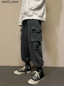 Męskie spodnie Streetwear Corduroy Jogging Men Korean Casual Dent Dent Perle Police Burnage Vintage Y2K Spodnie 2023 Autumn New Q240417