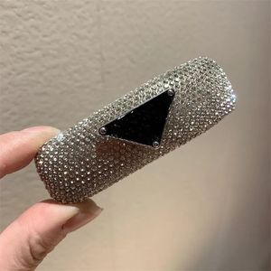 Fashion Famouse Brand Triangle Letter Barrette Women Girls Letters Hårband med frimärkshårtillbehör Sparkling Diamond Barrettes med logo Dropshipping