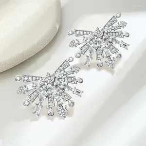 Stift Ohrringe Wunsch Blumen 925 Sterling Silber Eingelegt mit leichtem Luxus Nischendesign Vielseitiger Retro -Feuerwerkstil