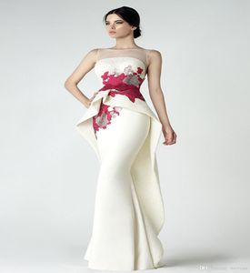 Eleganta spetsmästerska promklänningar med peplum ren bateau nacke rygglösa aftonklänningar applicerade vestidos de fiesta golvlängd form3765578