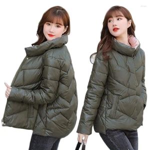 Trench femminile 2024 Giacca invernale Parker Cotton Cottle in stile coreano Collar addensato Stand-Up Short Glossy Glossy Down Overboat