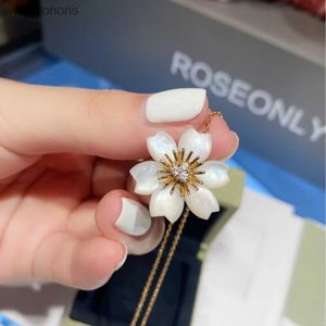 Luxury Top Grade Vancelfe Brand Designer Necklace v Gold High Version White Fritillaria Chrysanthemum Necklace Female Big High Quality Jeweliry Gift