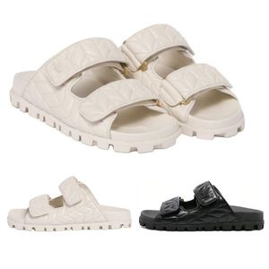 Perfekt fit chaussure retro sandaler berömda designer kvinnor toffel sommar soliga lyx sandaler pekade tå pappa sandaler sommar strandskor