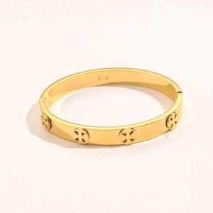 VanClef Necklace Charm Armelets smycken Orecchini Designer Bangle rostfritt stål Guldspänne armband tillbehör Bijoux armband pärlor män kanal
