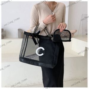 2C Designer Väskor Clear Black Mesh Beach Tote Berömda axelhandväskor Skönhet Kvinnans zip runt Crescent Cosmetic Bag Logo Large Size Travel Pouch Toalettet för lagring