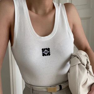 女性デザイナーベストTシャツ夏の女性TシャツタンクヨガスポーツTシャツ刺繍トップショートティーアウトウェア高品質のシャツの袖なしS-XL