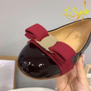 Designer skor varina balettlägenheter vara bow loafers ferragamu klänningskor vinröd kvinnor avslappnad bekväm kostym varumärke på skorstorlek