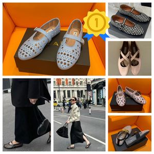 2024 con scarpe in scatola Designer Sandal Ballet Slipper Slider Women Flat Round Toe Boat Scarpe in pelle di lusso Gai Riveted Scarpe con fibbia taglia 35-40 Nero