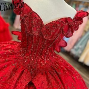 Czerwony brokat krystalicznie cekinowy frezowanie sukienki Quinceanera suknia balowa z ramion 3D But Bow Corset Vestidos de 15 anos