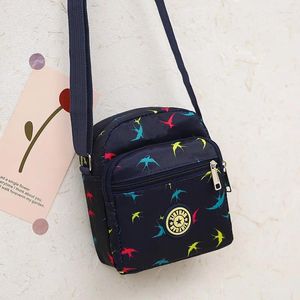 Axelväskor kvinnors messenger väska nylon fritid liten crossbody tillverkare grossist koreanska flerskikt damer