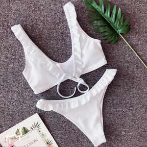 Rufos de banho feminina Biquíni branca Babinhos de banho de maiô Lace Up Trend Women 2024 Bikinis Triangle de tanque de praia