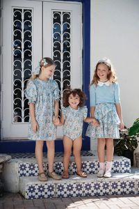 Come 2024 Summer Blue Shabbos Collezione sorella e fratello abbigliamento abbinato al 100% in cotone floreale e vestiti per bambini a maglia 240403