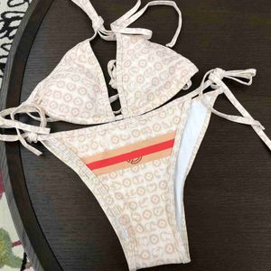 Frauen Badebekleidung Designer sexy Bikini Gewürzanzug Low-tapsen-Briefs Seaside Beach Windmuster lässig sanftes Halftergurt Swimwears Bra Isf1