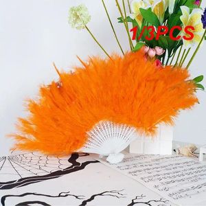 Dekorativa figurer 1/3st Feather Crafts Show Halloween Folding Hand Fan Wedding Party Catwalk Props Handgjorda vikta