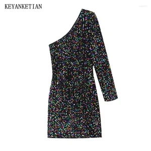 Abiti casual Keyanketian 2024 Lancio Donnetto da sequenza da sequenza da donna Elegante Cena sexy da festa luccicante Slim Off-the-Shoulder Mini