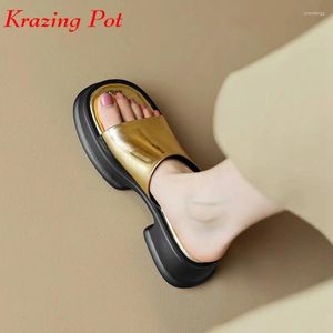 Kleiderschuhe Krazing Pot Schaf Leder Fashion Maultiere auf goldene silberne Farbe peep toe sommer dicke bodente med heels sandalen Frauen Frauen