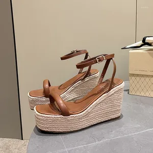 Sandaler Lihuamao Kvinnor Peep Toe Wedges Heel Platform Espardilles Shoes Brown Ankle Strap Casual Beach High Pumps