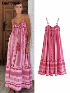 Broderi stickad maxi klänning kvinnor ärmlös spaghettirem lång klänning veckad sommarstrand a-line fyrkantig krage vestidos 240415