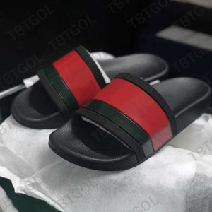 Le pantofole di designer da donne sono dotate di suole in gomma piatta Blooms Strawberry Stampe Slidedri di moda da uomo verde/rosso/bianco da uomo Flip Flops Floops Slides with Box - No010