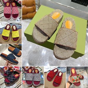 2024 منصة مصممة الشريحة Slippers Sandals Flat Summer Slides for Men Women Rubber Leather Laiders Ladies Mashing Shliders Sliders Sandal 35-45