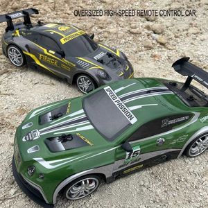 Diecast Model Cars 1/14 RC CAR 2.4G 4WD SCALE Remote Control Car High Speed ​​Vehicle Sports Drift Racing Car med mjuka ljudleksaker Lämpliga för pojkar gåva J0417