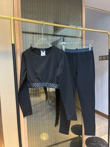 Set da donna a 2 pezzi da design da design per pista da donna set di legging set di bikini sport yoga tuta per tracce di moda fitness pantalone sport abbigliamento da bagno a maniche lunghe