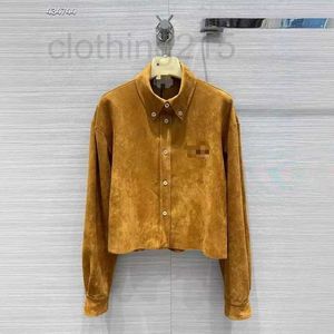 Kvinnors blusar Skjortor Designer 2024 Spring/Summer New Sweet Cool Girl Style Kort lös version Golden Brown Deer Skin Velvet Shirt Coat FA9X