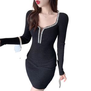 Sonbahar Kadın Seksi Kare Yaka Uzun Kollu Örme Rhinestone Yamalı Bodycon Tunik Kalem Kısa Desinger Elbise