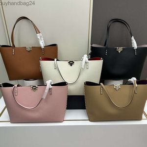 Bolsas Designer Stud Bag Rock Mulher Vallentinos Totes 2024 Alta camada superior CHIDA BANDA BANDA BANDA CABEÇA CABEÇA COMPRA TOTE ombro da moda do ombro da moda