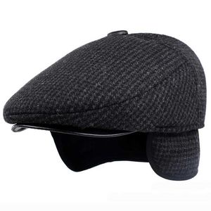 Berets HT1847 Classic Man Cap Autumn Winter Hat with Ear Flap Starszy mężczyzna Mężczyzna tata kapelusz ciepły kewzbo bluszcz płaska czapka wełna mieszanka mężczyzn beret cap d24417