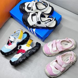 Çocuk Nefes Alabilir Baotou Sandalet Açık Yürüyüş Ayakkabıları Slip Olmayan Çocuk Sandalet Çok Renkli Dikişli Çocuklar Çocuk Ayakkabıları Günlük Ayakkabılar