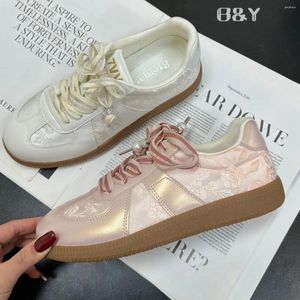 Sapatos casuais Esportes simples cetim cetim Retro Preppy Round Head Lace-up Board confortável plano pequeno branco