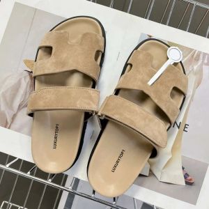Lyxiga bilder Chypre Designer Sandaler Men Mules Flat Slippers Loafers Real Leather Slide Fuzzy Plush Slipper Women Sandal Beach Flip Flops