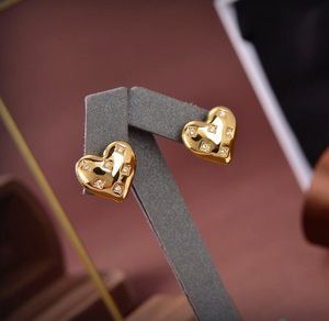Parlak Marka Aşk Kalp Küpe Kadın Kızlar Kristal 18K Altın Kaplama Pirinç Küpeler Kulak Dairlesi Yüksek Kaliteli Takı Tasarımcı Kulak Stus