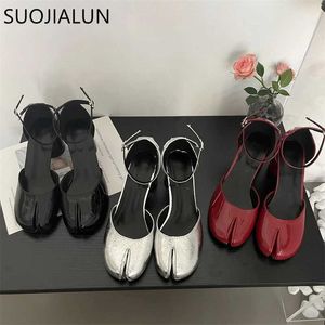 Sandálias suojialun 2023 verão nova sandálias femininas moda de dedão de dedão leve sapatos de bounce redondos redondos midd dour bump sapatos j240416
