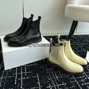 Raden Kvinnor Toppkvalitet Vrist Girl Boots för designerstövlar Luxury Patent Leather Martin Boots Outdoor Flat Bottom Elastic Strap Knight Western Boots With Box 35-40