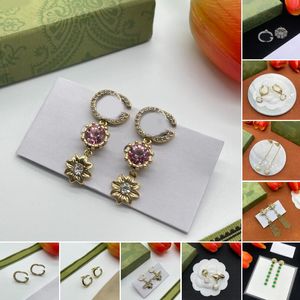 Klasyczne kolczyki Dangle Designer Crystal Pearl Bee Lion Charm Charm Sain Uch Ear Drop Gold Silver Sild Stud Clip Letter G Hoop Earring Kobiet biżuteria 20 styl bez pudełka