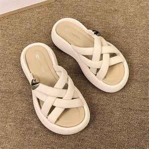 Sandaler Storlek 37 Superlätt Slidders Kvinnor tofflor 2024 Skor Summer Sneakers Sport Tenya Top Sale Link VIP