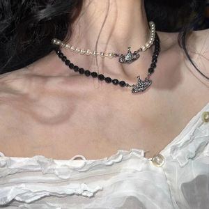 Saturn schwarzer Kristall Einschicht Volldiamant Halskette Punk Dark Style Colarbone -Kette kann von Männern und Frauen mit Kasten getragen werden