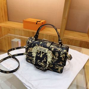 Unique Niche Forest Style Small for Women's Day Packs New Versatile and High-end Feeling, Popular Single Shoulder Crossbody Bag